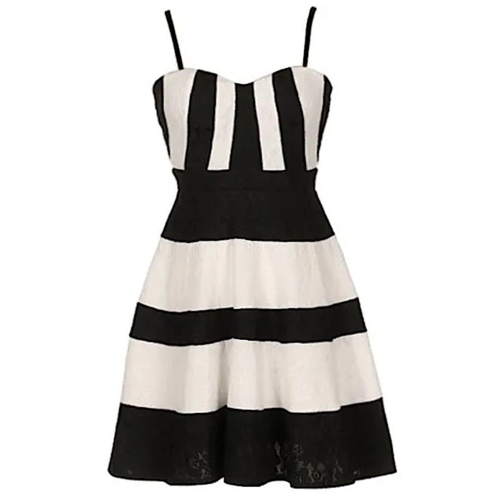 New Love Point Black + White Colorblock Embroidered Skater Dress M size 6